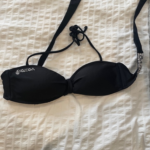 Black Volcom bikini - Picture 6 of 6